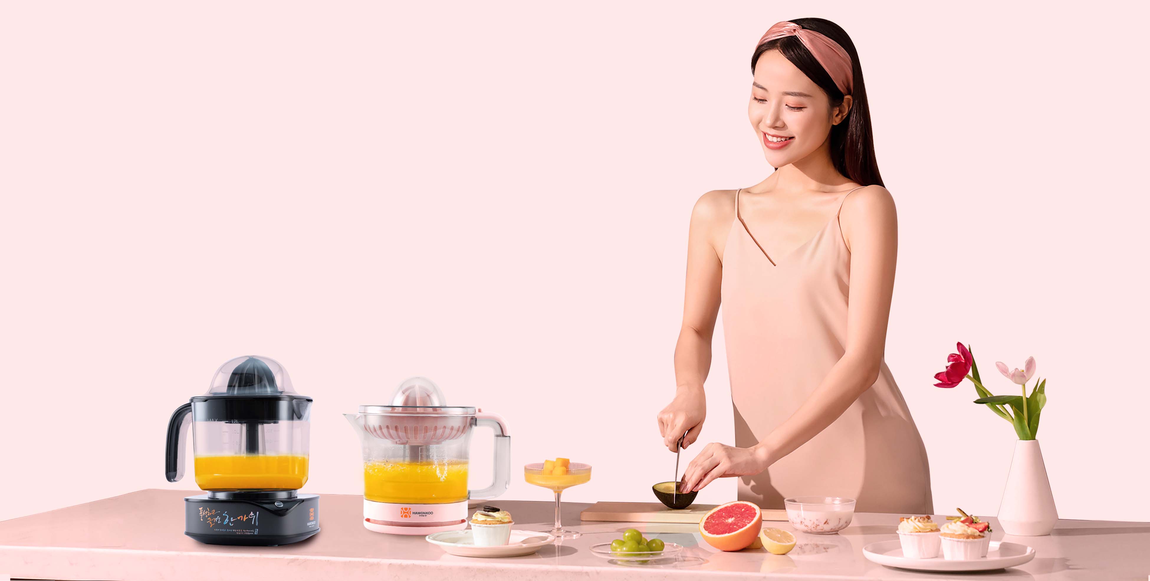 Máy vắt cam Hawonkoo giúp vợ dễ dàng chế biến những ly nước cam thơm ngon, giàu vitamin C, tiện lợi và nhanh chóng.