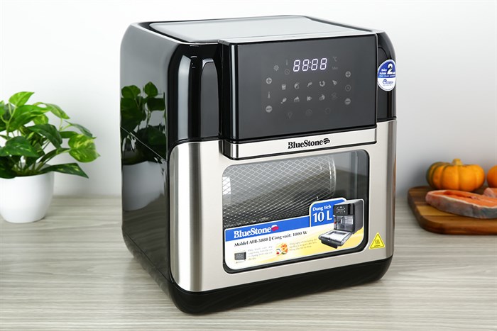 BlueStone AFB-5888 là mẫu nồi chiên không dầu 10 lít nổi bật với thiết kế dạng lò nướng hiện đại, phù hợp cho gia đình từ 4–6 thành viên.